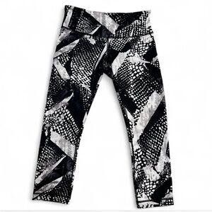 Lululemon Black and White Cropped Leggings, No Size Tag (see description)